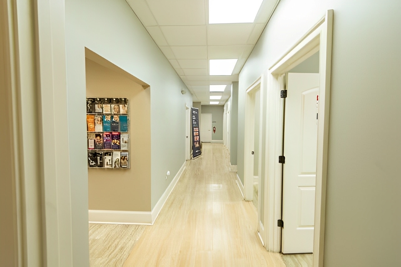 Hallwayweb 1(1) Hallwayweb 1(1)